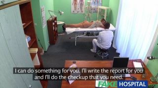 가짜 병원 의사가 섹시한 러시아인을 받아 들인다.