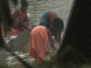 인도 여성 입욕 강