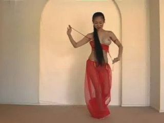 아름다운 태국 배꼽 댄서