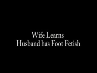 아내는 남편이 발 페티쉬를 가지고 있음을 알게된다.