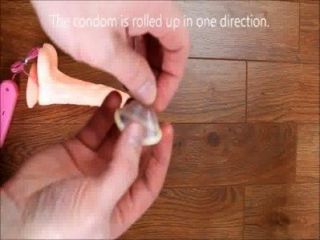어떻게 콘돔에 비디오를 집어 넣는 법