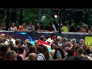 csd berlin public이 brandenburger tor 옆에서 깜박입니다.