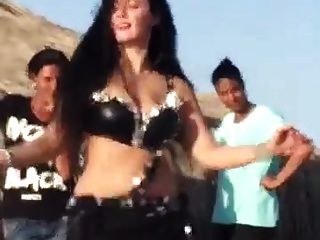 이집트에서 아주 뜨거운 아랍 벨리 댄스