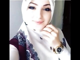 아름다운 히잡 (hijab) 소녀