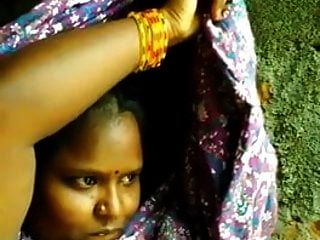 남쪽 indian tamil 소녀는 bf를위한 가슴 셀프를 보여준다